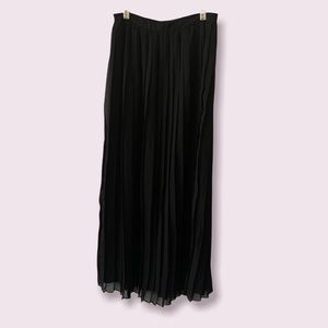 Urban Outfitters Chiffon Pleated Maxi Skirt in Black